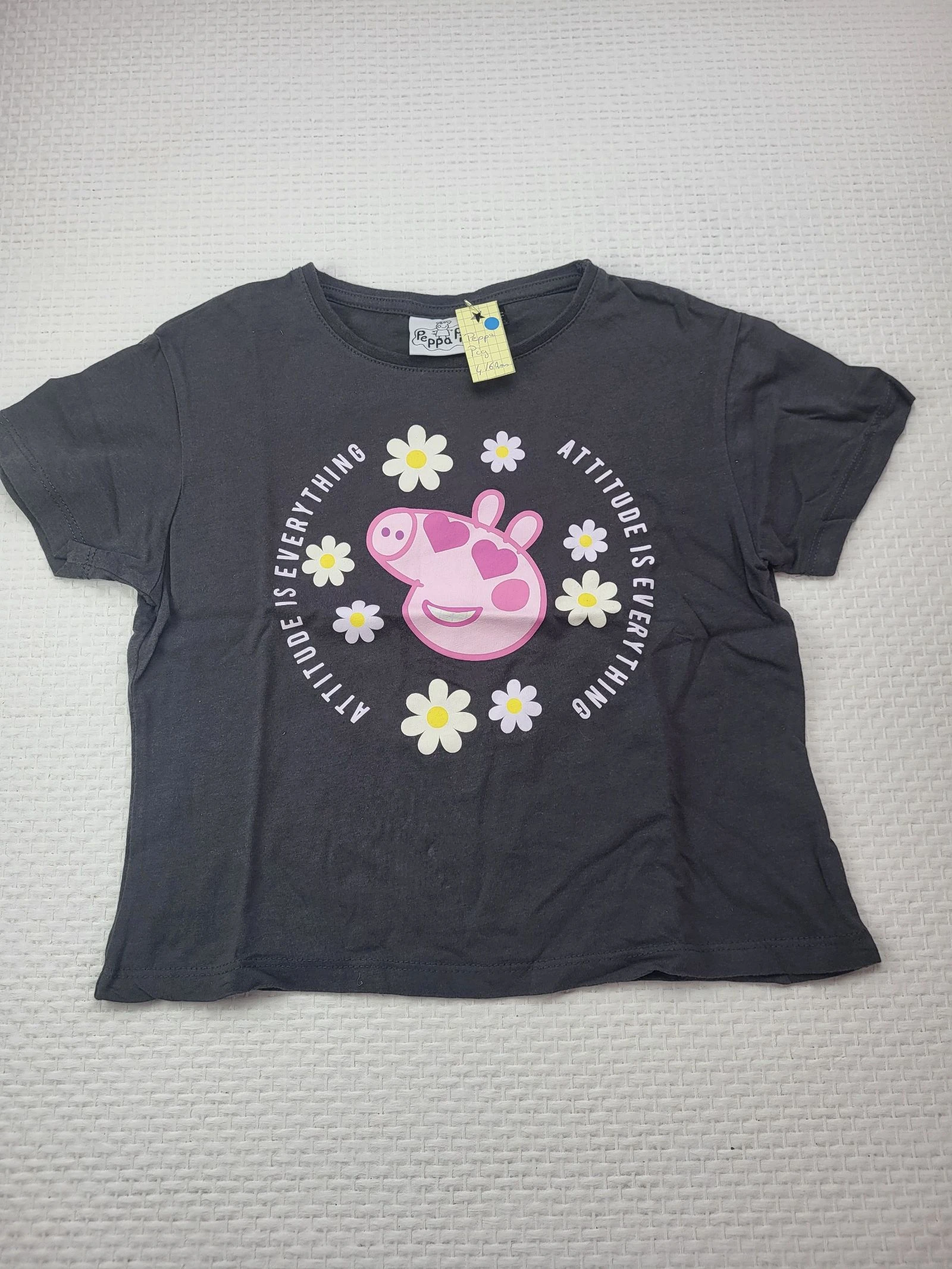 T-shirt Peppa Pig gris foncé – 4 ans (104 cm) – "Attitude is everything"
